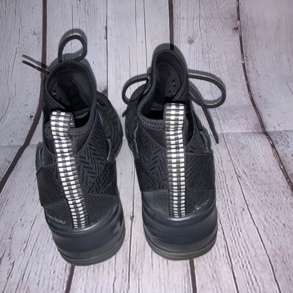 Jambu Booties - Picture 3 of 9